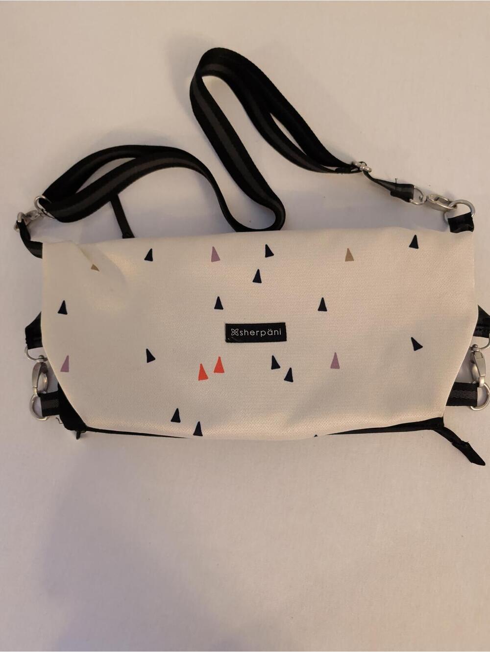 Sherpani Lightweight Reversible Crossbody Bag with Triangle Print Many Pockets